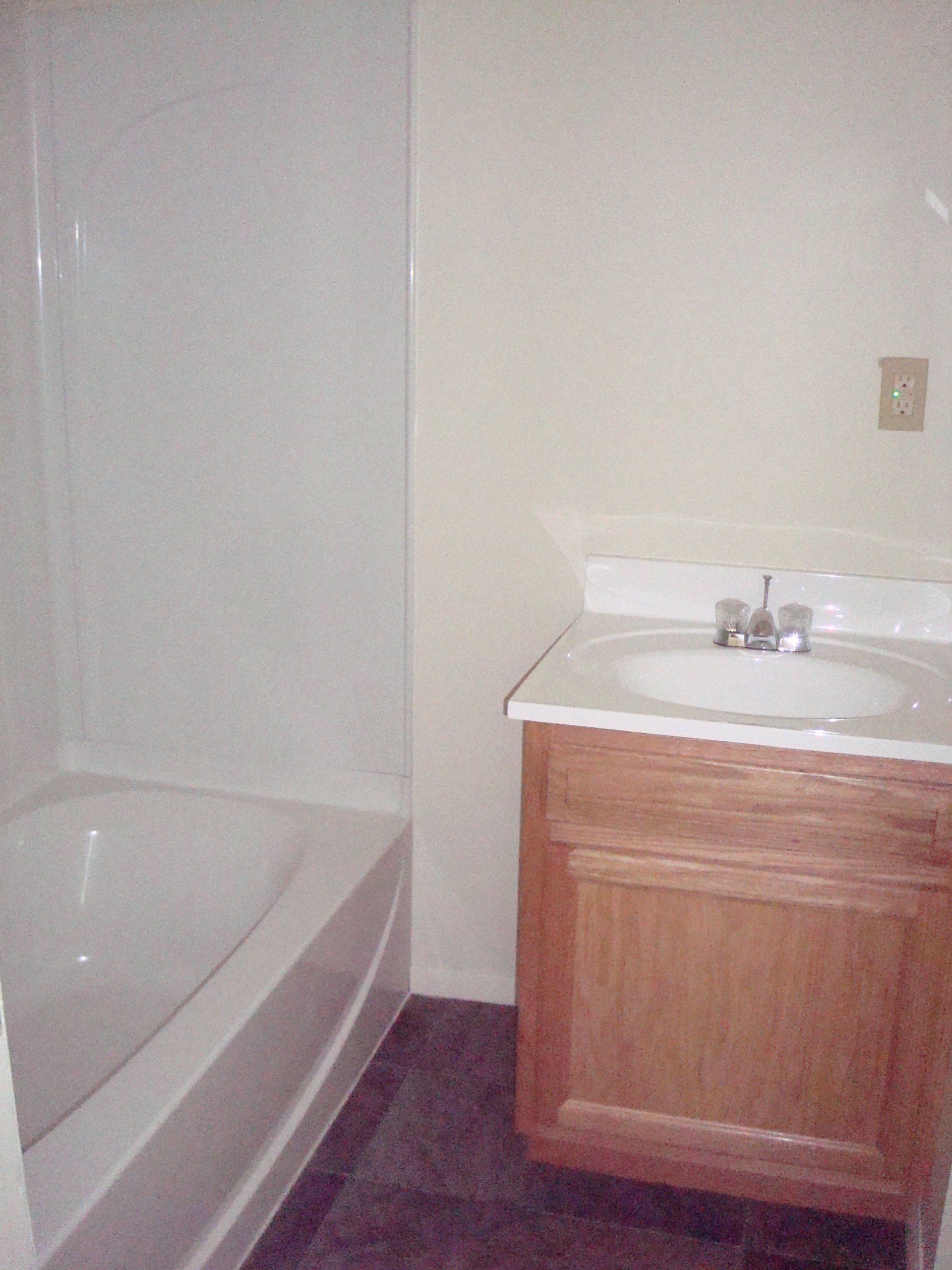 University Lane Apartments Unit 1 bathroom