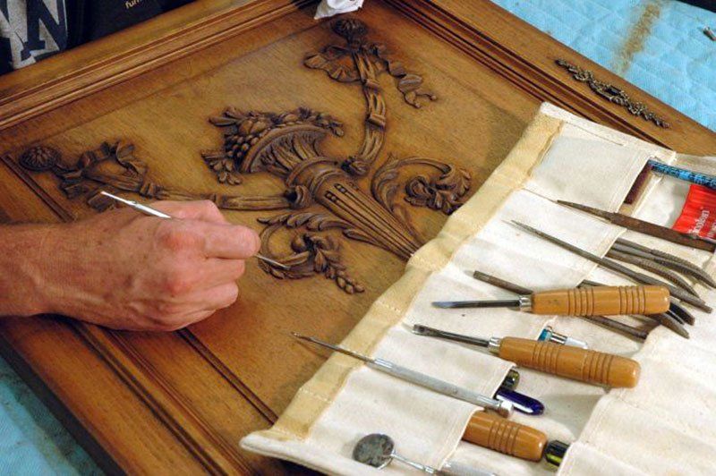 restauro intarsio in legno