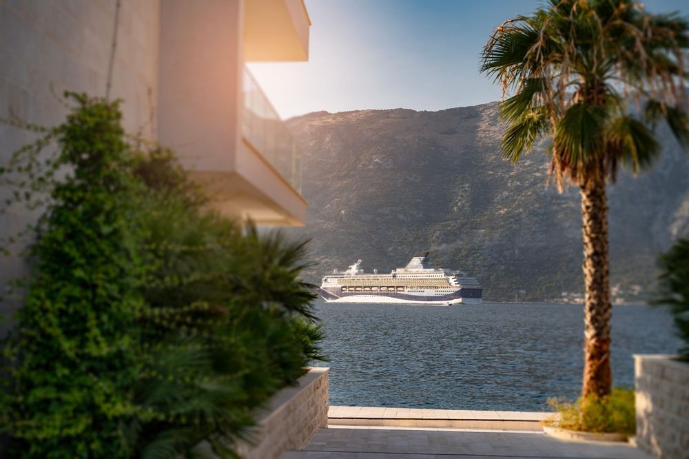 Luxury Resorts & Upscale Stays