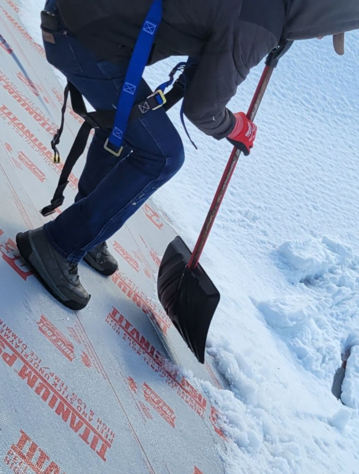 professional roof snow removal services in helena, emergency roof snow removal lewis and clark county