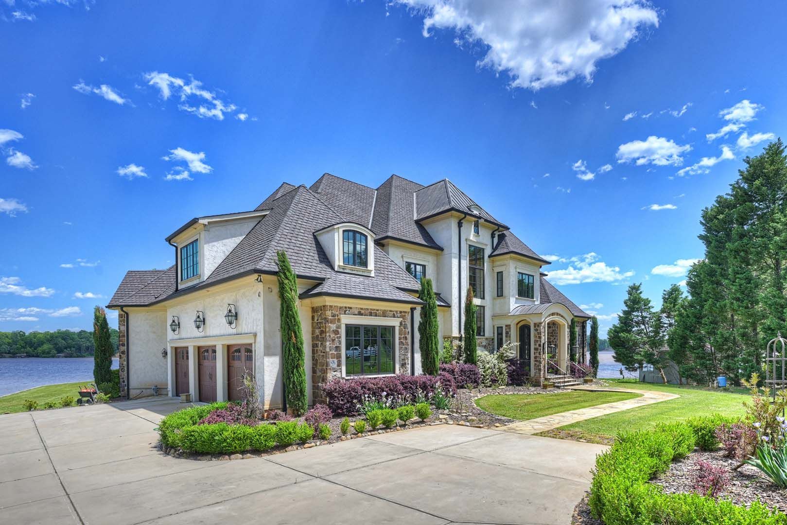 Luxurious House With Nice Lawn — Charlotte, NC — Harland Building Group