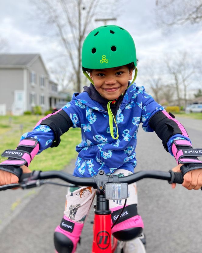 little girl learn how to bike little girl learn how to bike