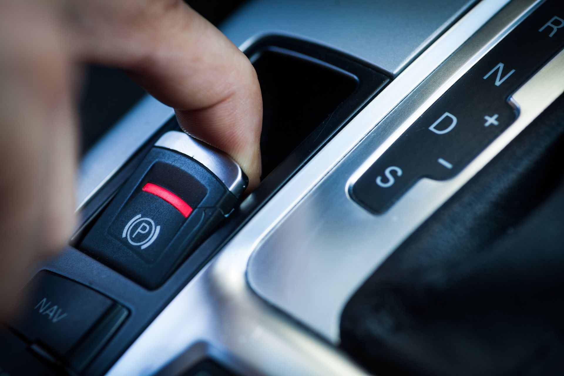 Are Electronic Parking Brakes Better Than Traditional Cable-Operated Handbrakes In Cold Weather?
