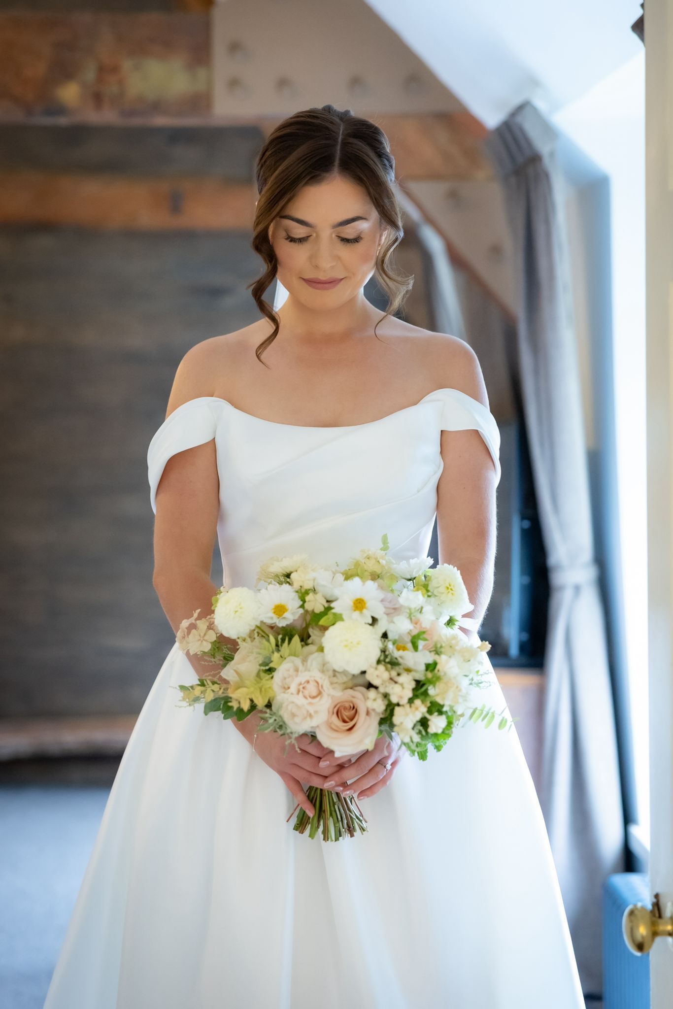 papaver studio bridal bouquet the Tythe barn Launton