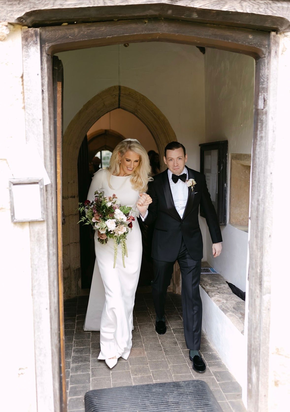 Buckinghamshire church wedding flowers by Papaver Studio