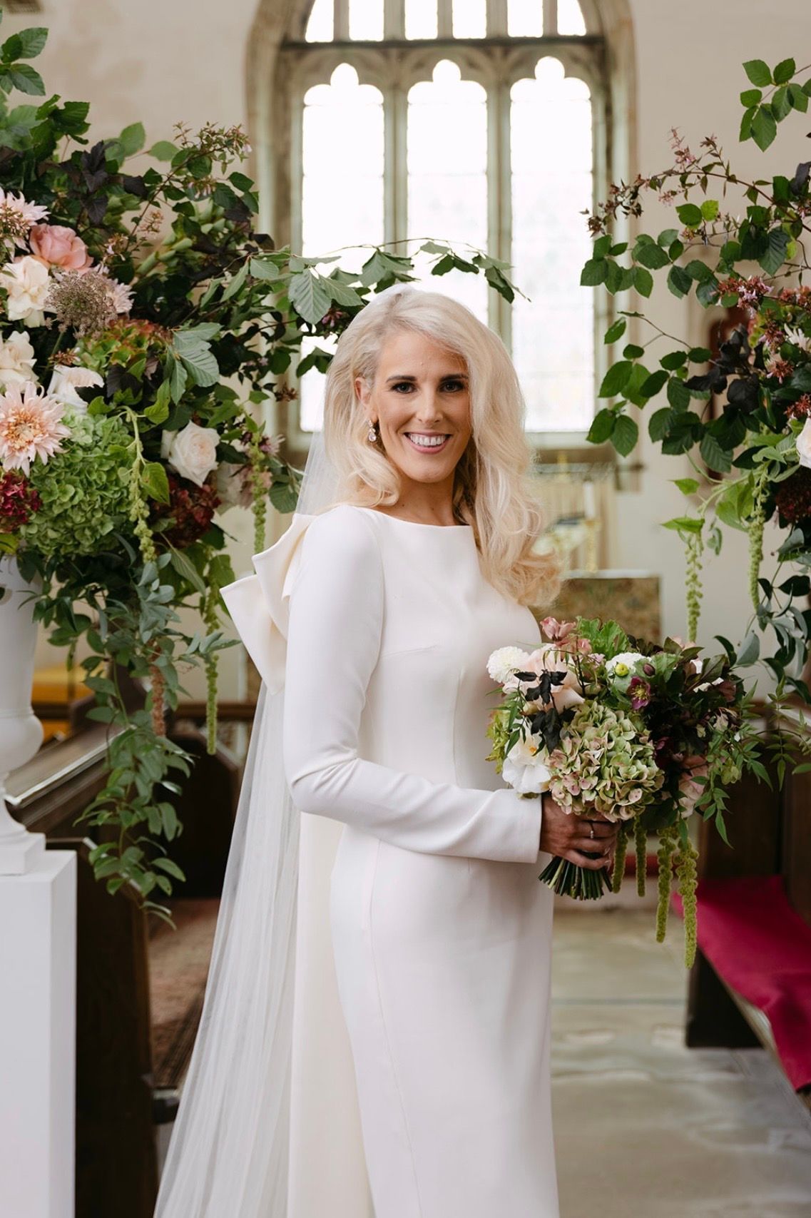Elegant Autumn bride, seasonal bouquet by Papaver Studio Buckinghamshire