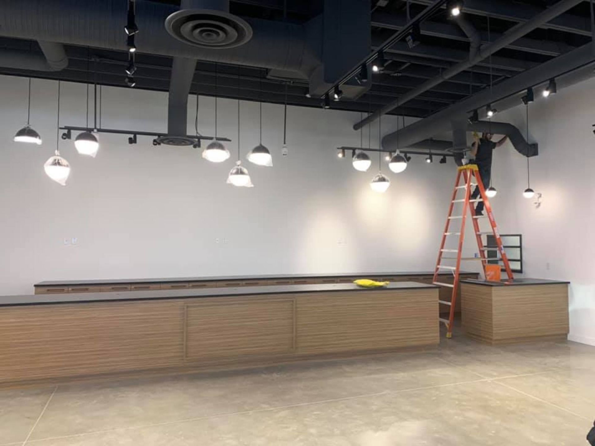 High-ceiling dusting and vent cleaning in commercial retail space