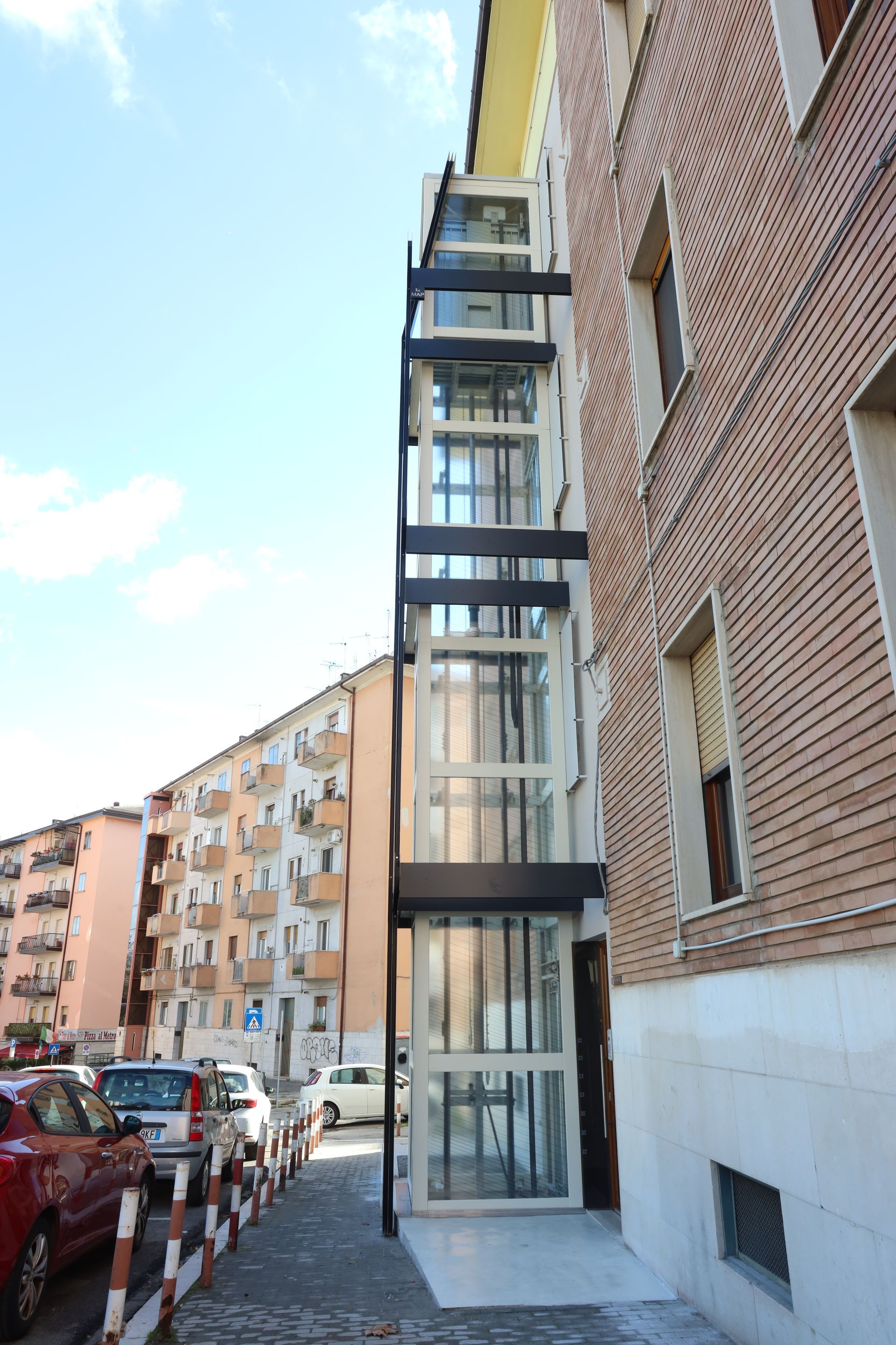Ascensori oleodinamici con castelletto