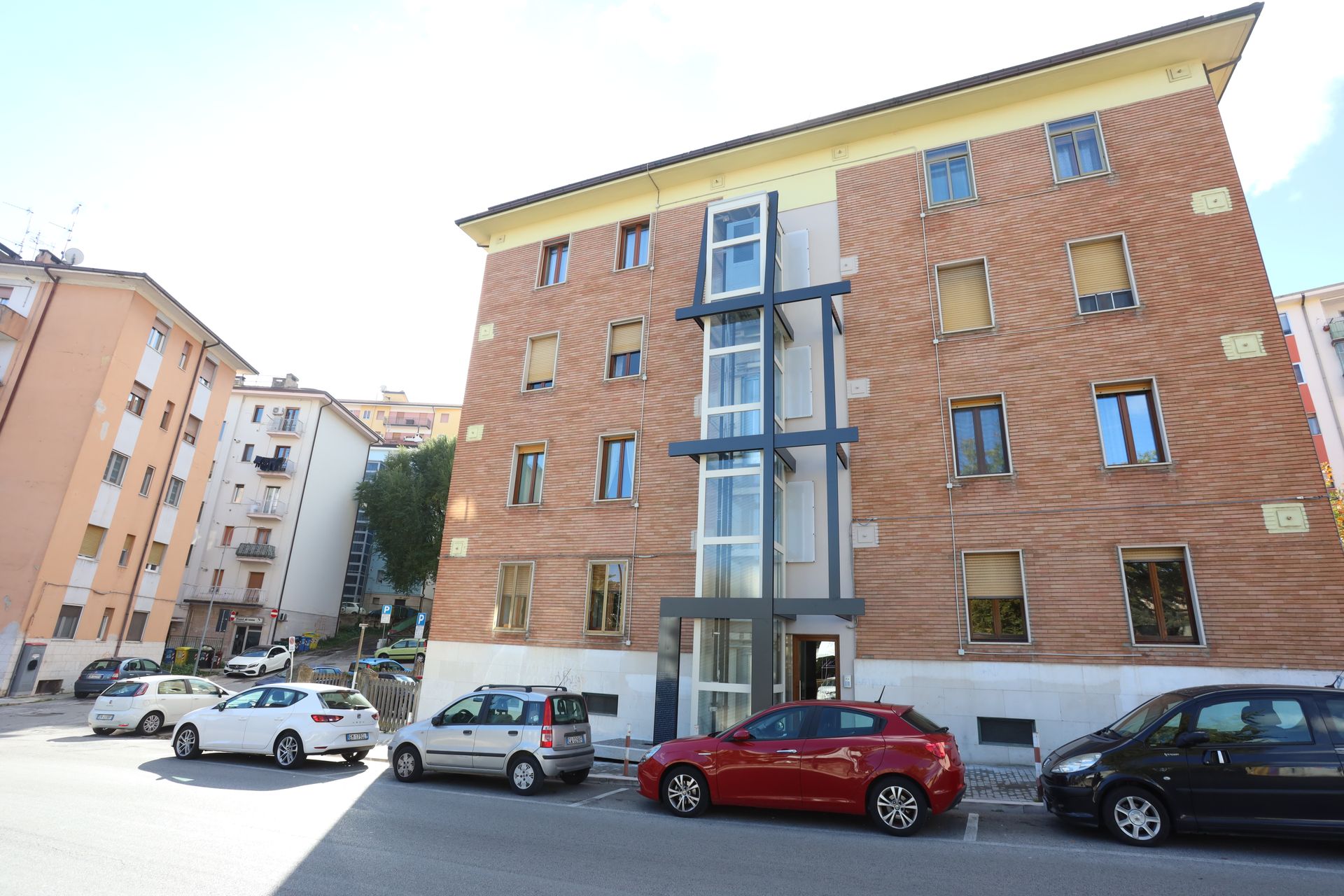 Ascensori oleodinamici con castelletto