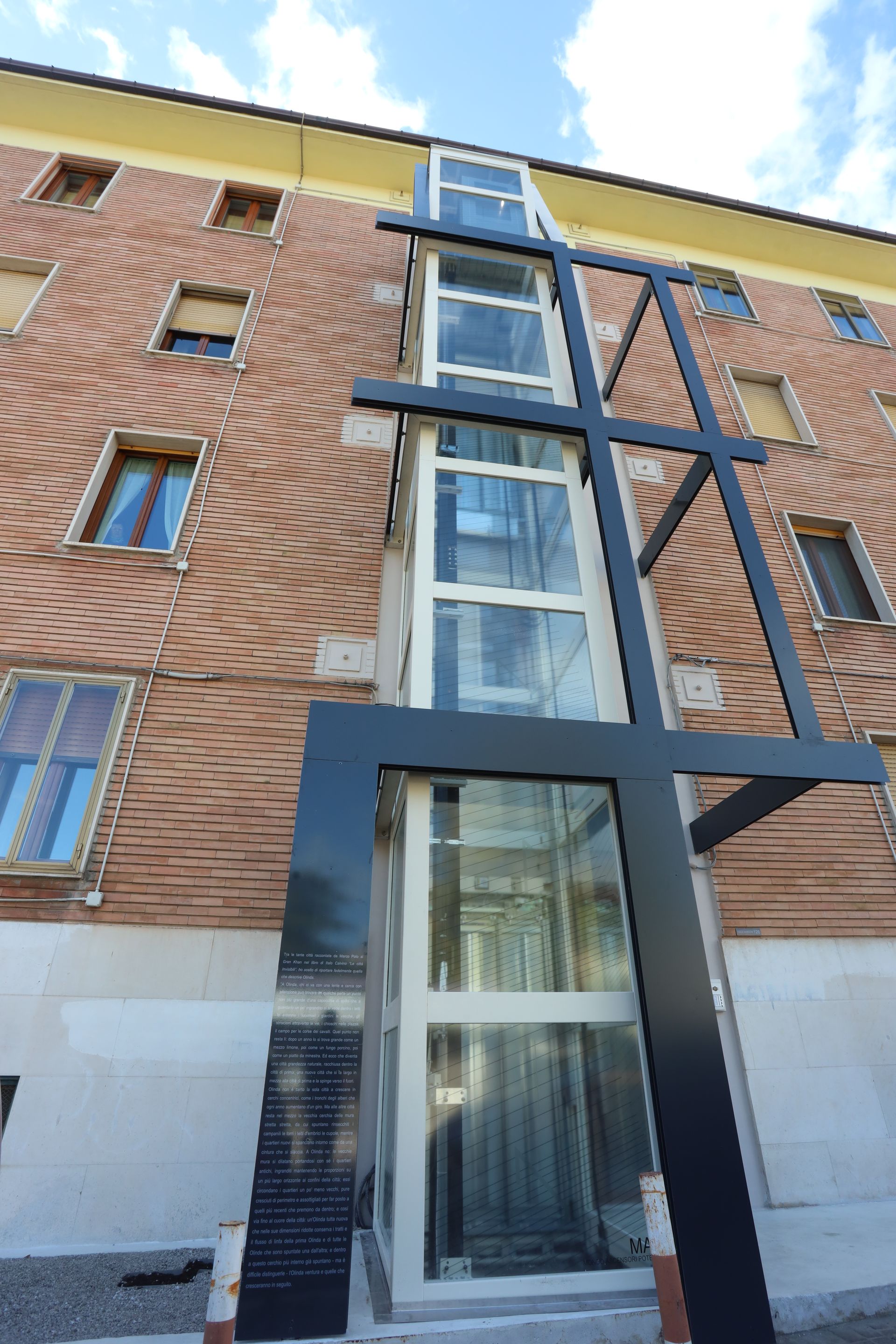 Ascensori oleodinamici con castelletto