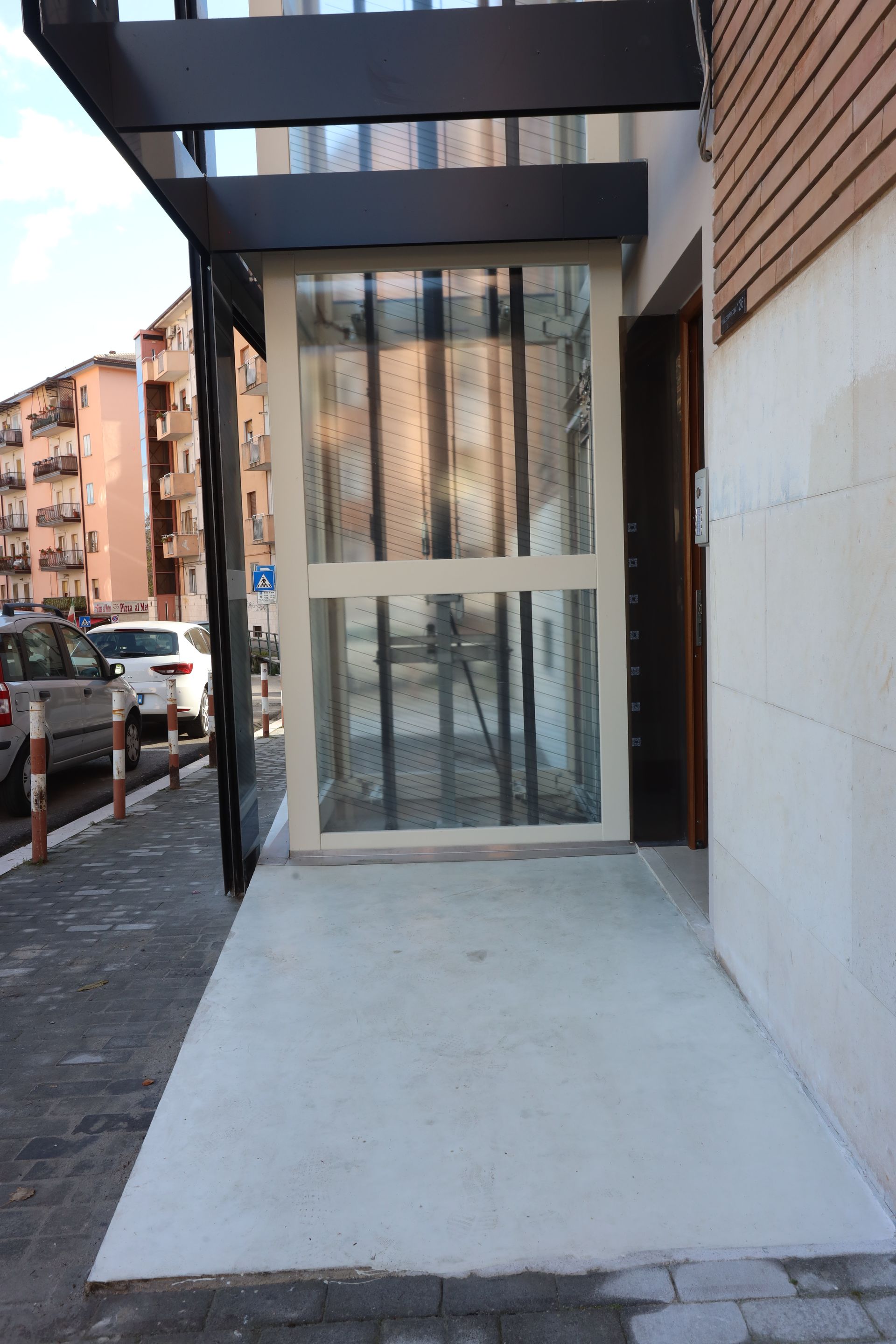 Ascensori oleodinamici con castelletto