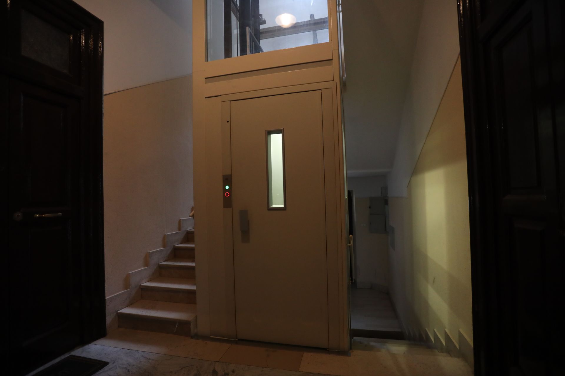 Ascensori oleodinamici con castelletto