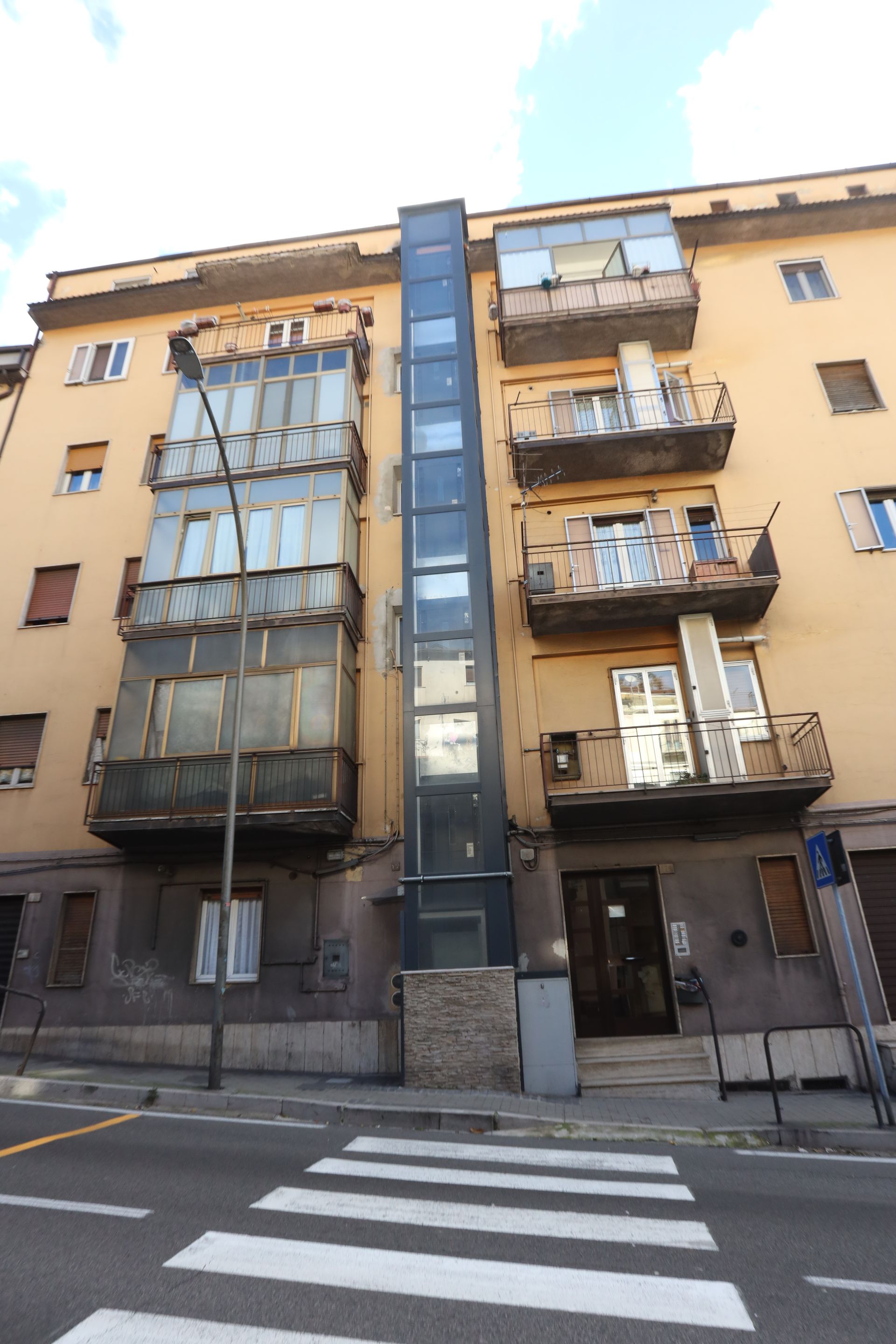 Ascensori oleodinamici con castelletto