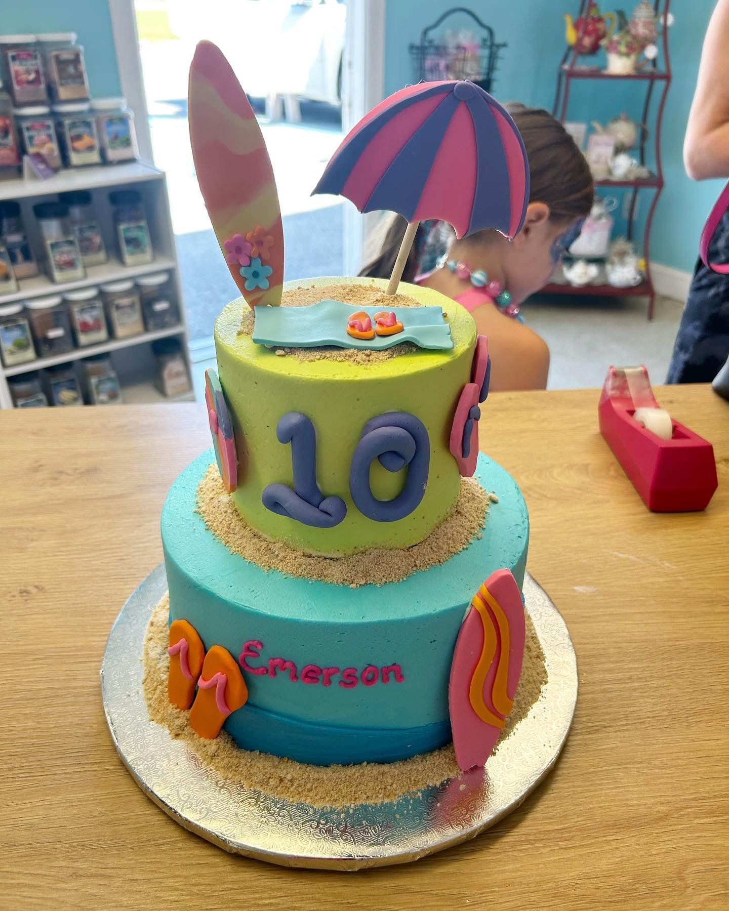 A birthday cake with the number 10 on it