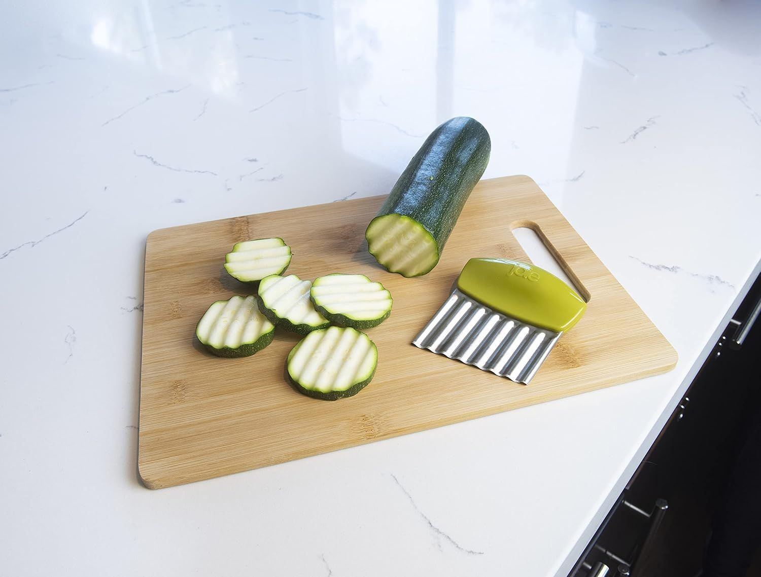 Crinkle Cutter and Cutting Board