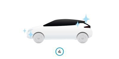 Coche blanco con techo oscuro y destellos a su alrededor, con un pequeño “4” debajo.