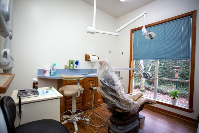 dental services Algiers la | Dentist in New Orleans working on patient