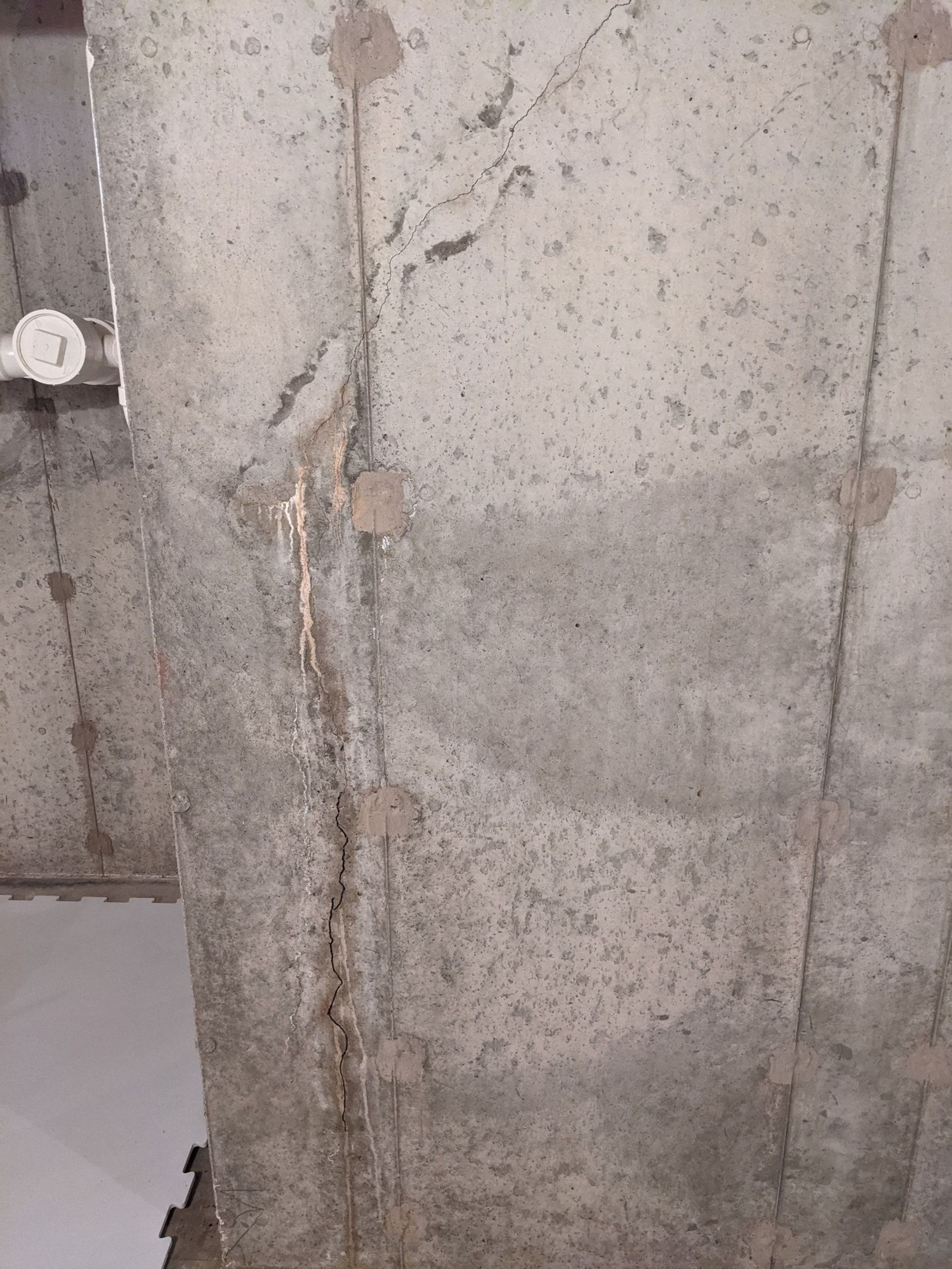 Basement wall crack repaired