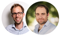 Twee mannen staan naast elkaar in een cirkel en lachen