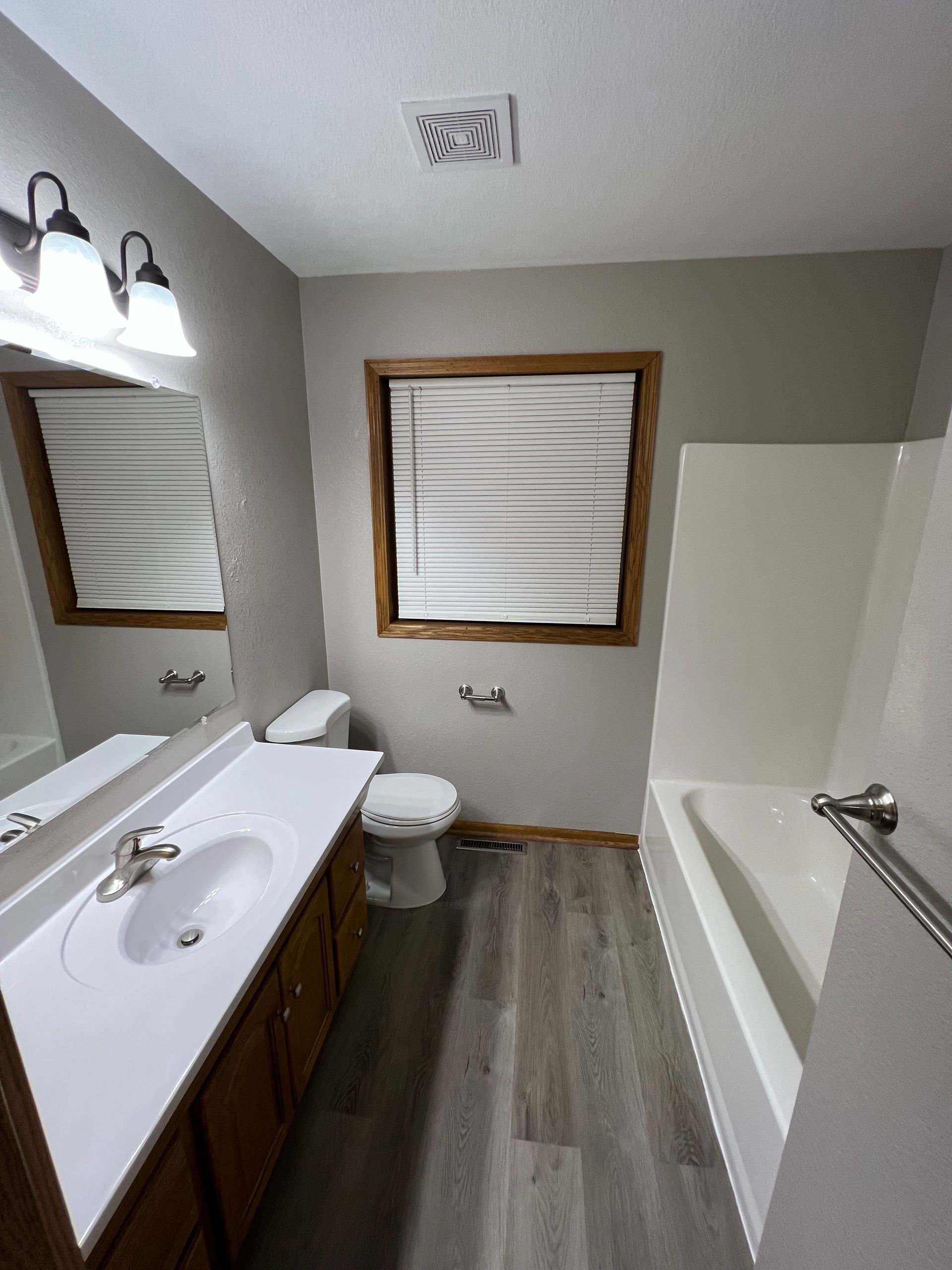A bathroom with a sink , toilet , and bathtub.
