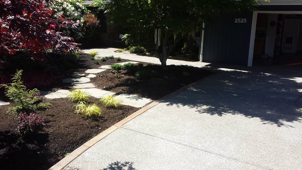 Decorative aggregate driveway installation with curved design
