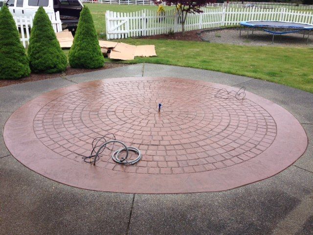 Decorative round concrete patio design
