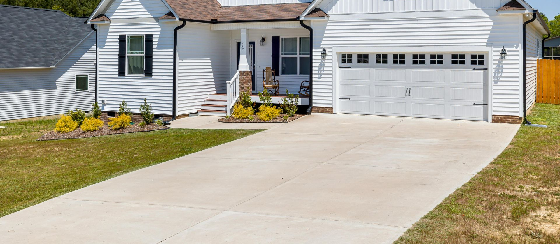 Reinforced concrete slab designed for daily vehicle traffic
