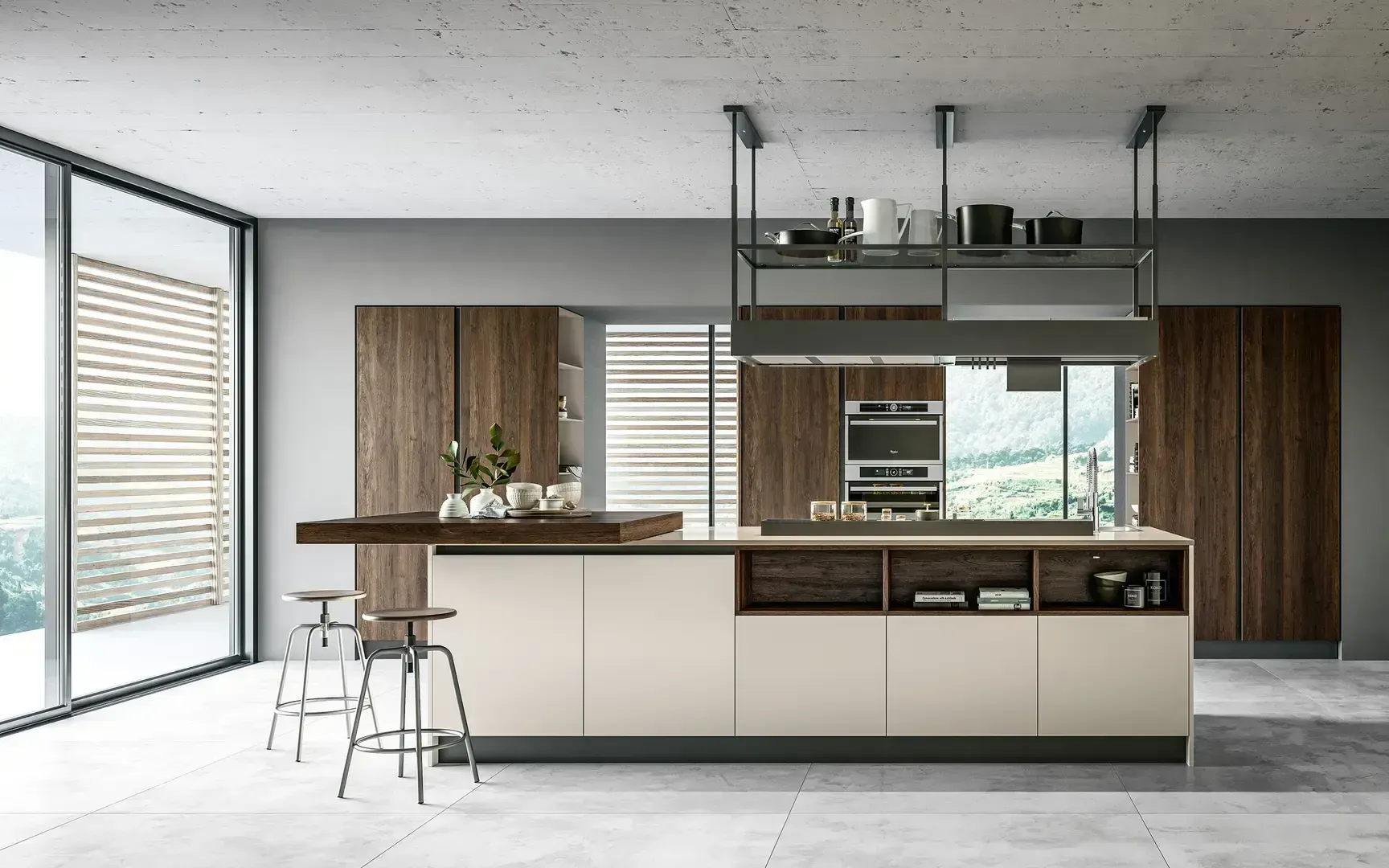 Cucina moderna con grande isola, mobili in legno e finestre a tutta altezza.
