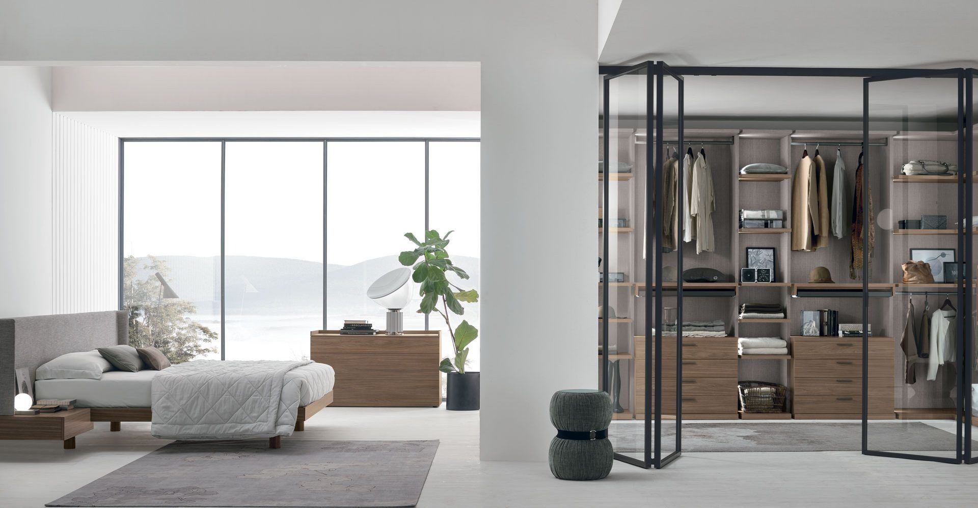 Camera da letto minimalista e cabina armadio aperta con infissi in metallo nero, arredamento neutro