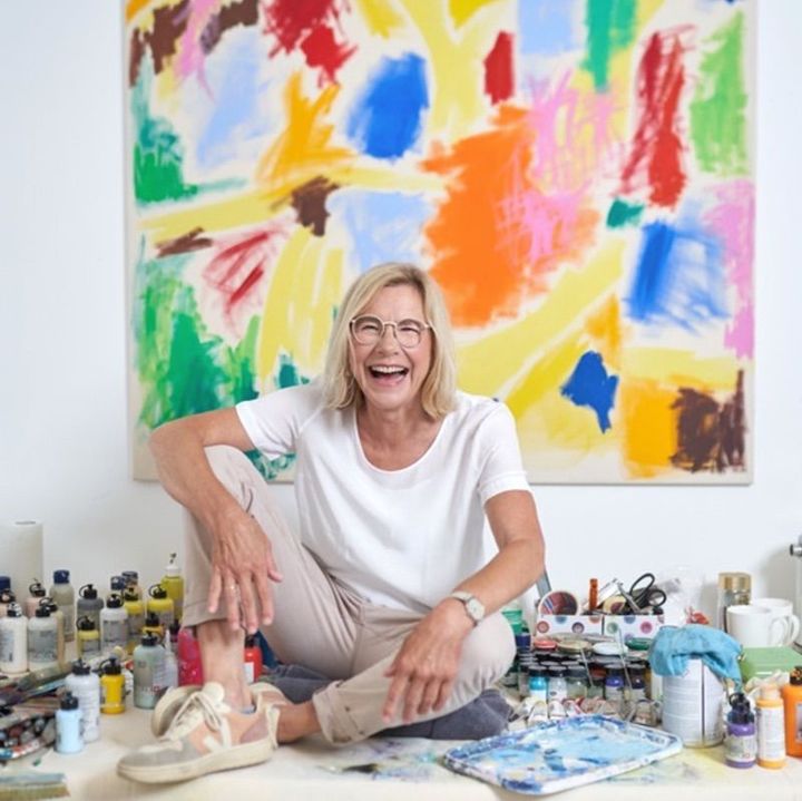 Das Experimentieren mit Farbe und Material ist Teil der Kunst von Gudrun Hotte-Reif. Foto: Carola Schmitt. Das Experimentieren mit Farbe und Material ist Teil der Kunst von Gudrun Hotte-Reif. Foto: Carola Schmitt.