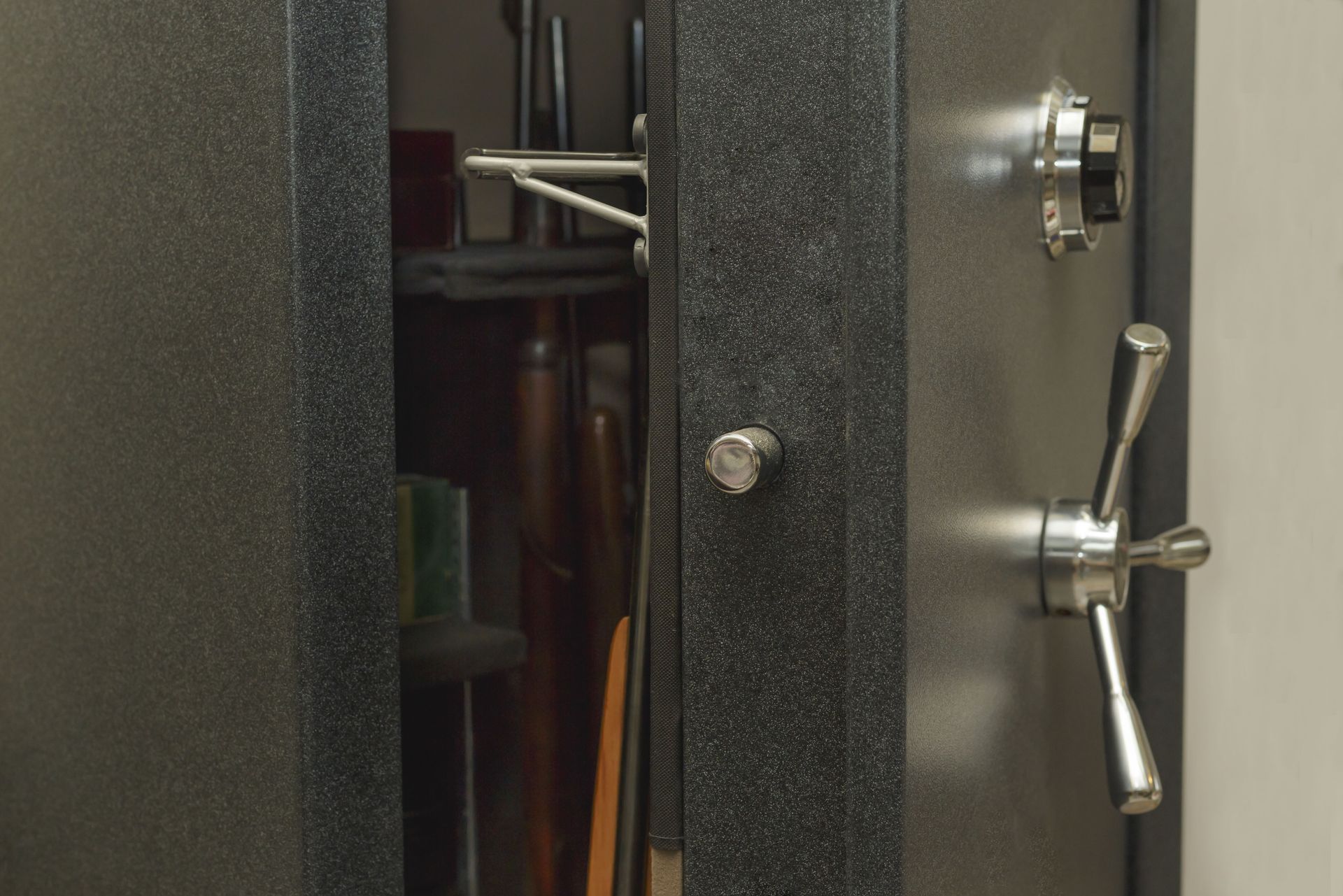 a safe with a handle and a combination lock