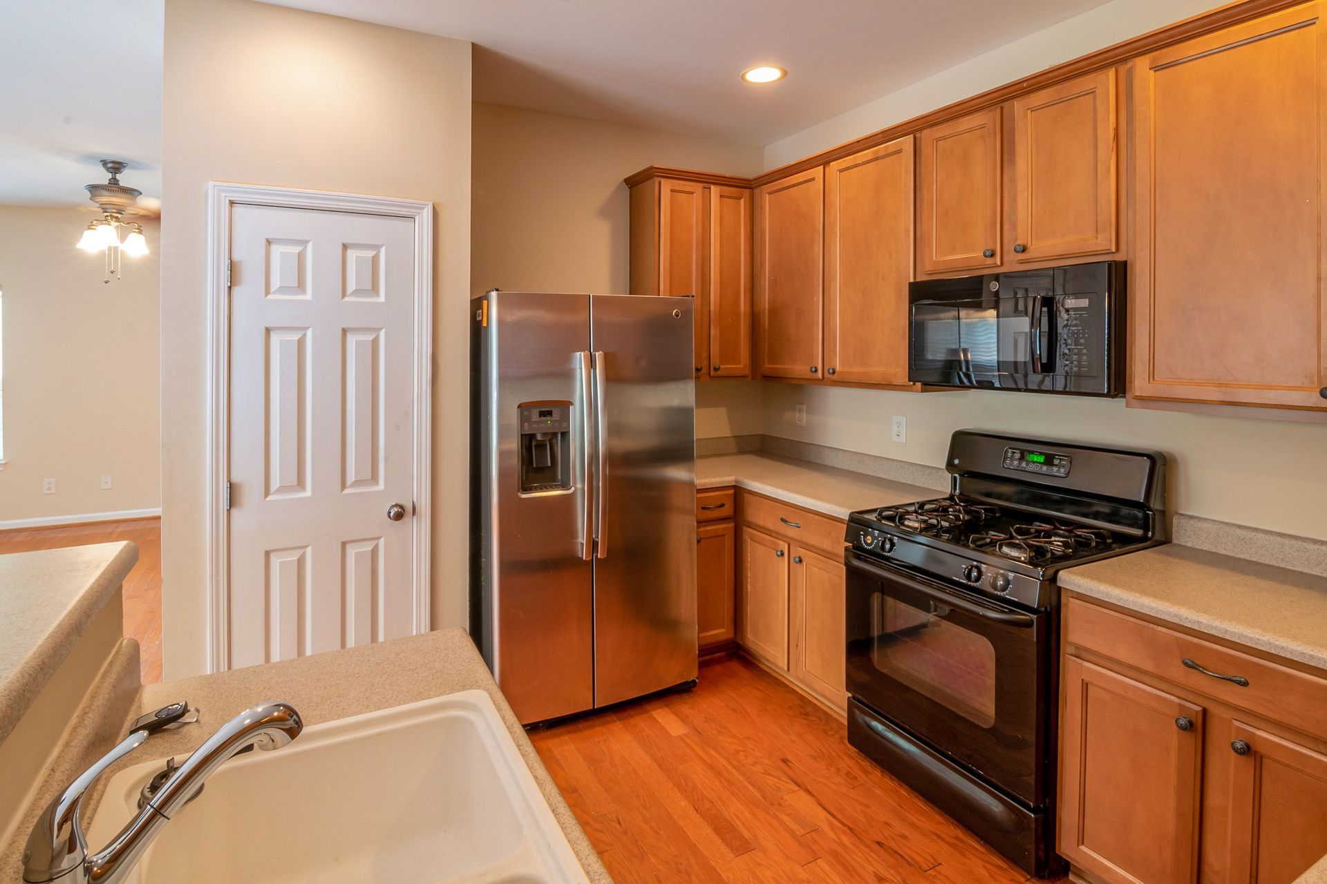 A clean kitchen in palo cedro after the occupants moved out