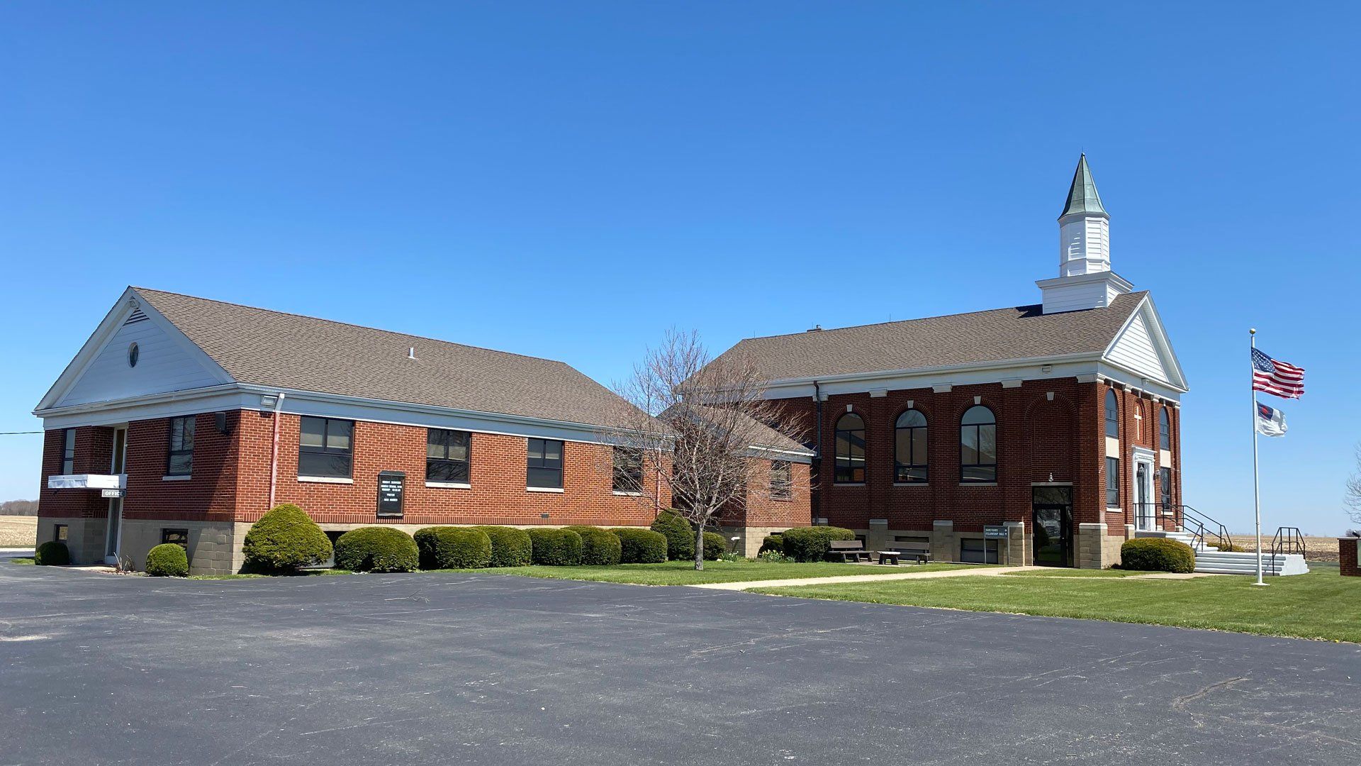 Commercial Establishment Side View — Galesburg, IL — Templeton Roofing Company