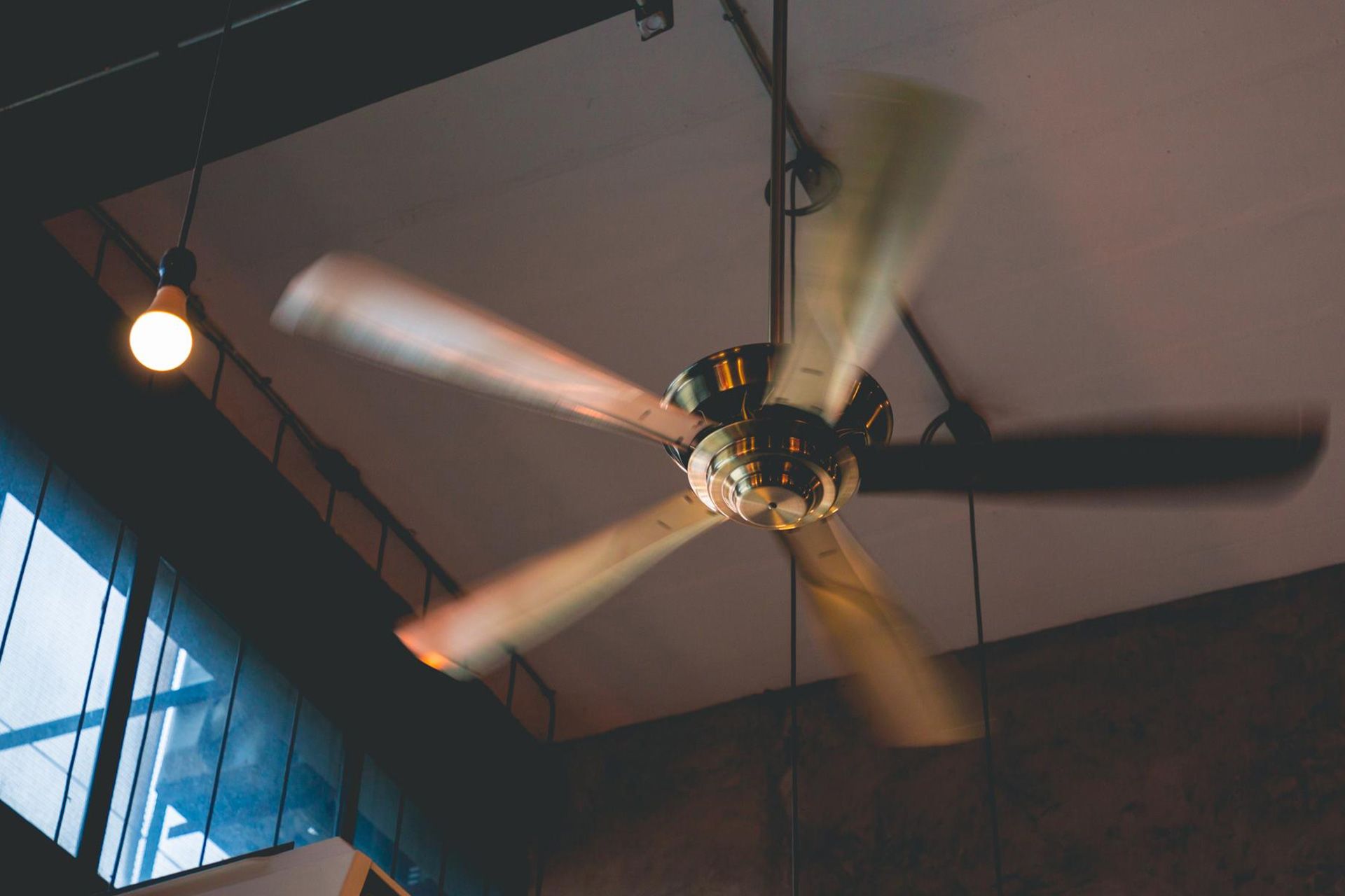 Ceiling fan spinning counterclockwise for summer