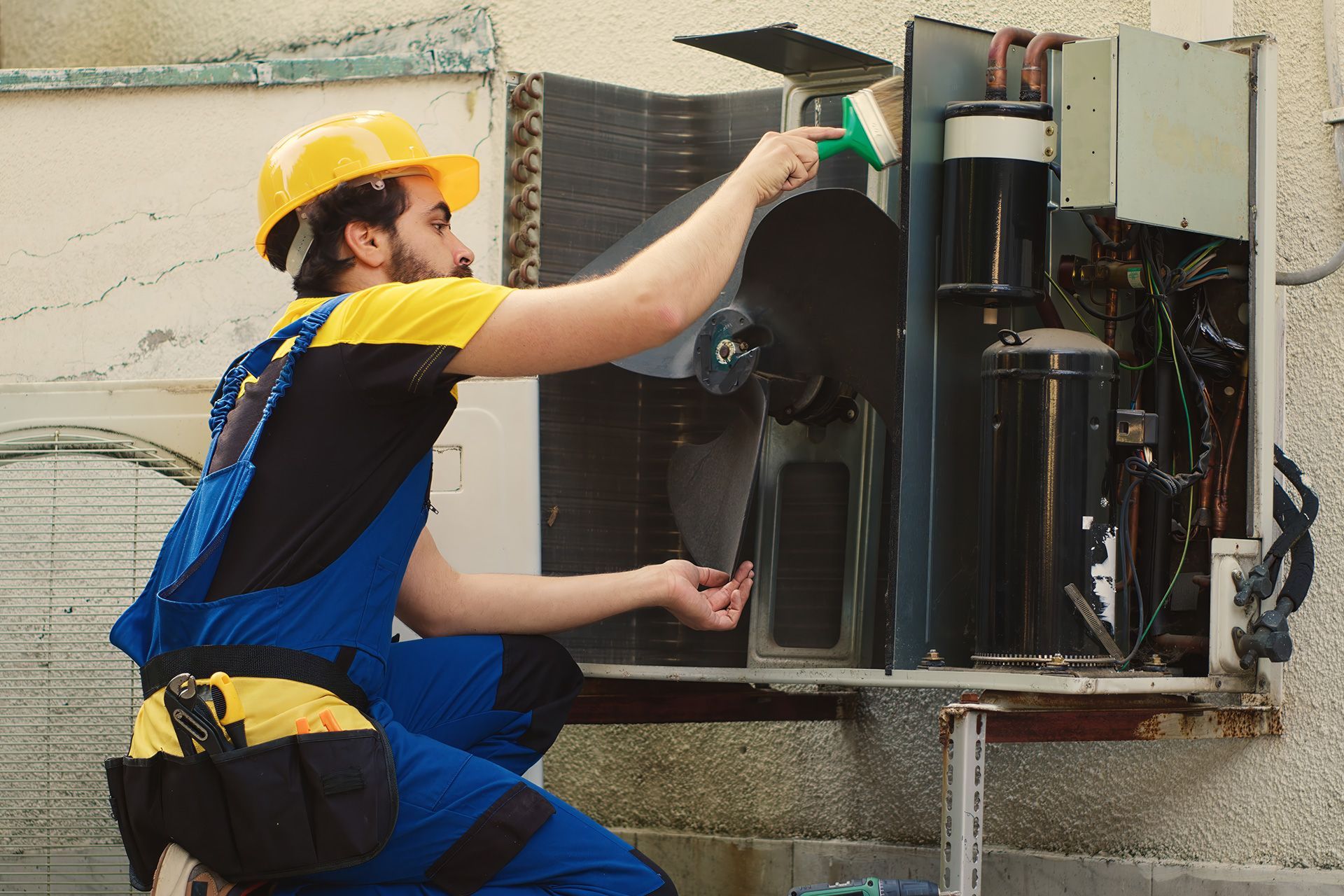 Outdoor AC Unit Not Turning On? Causes & Fixes