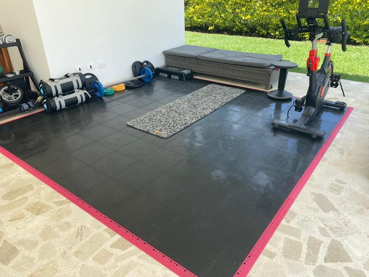 UN PISO MODULAR PARA GIMNASIO