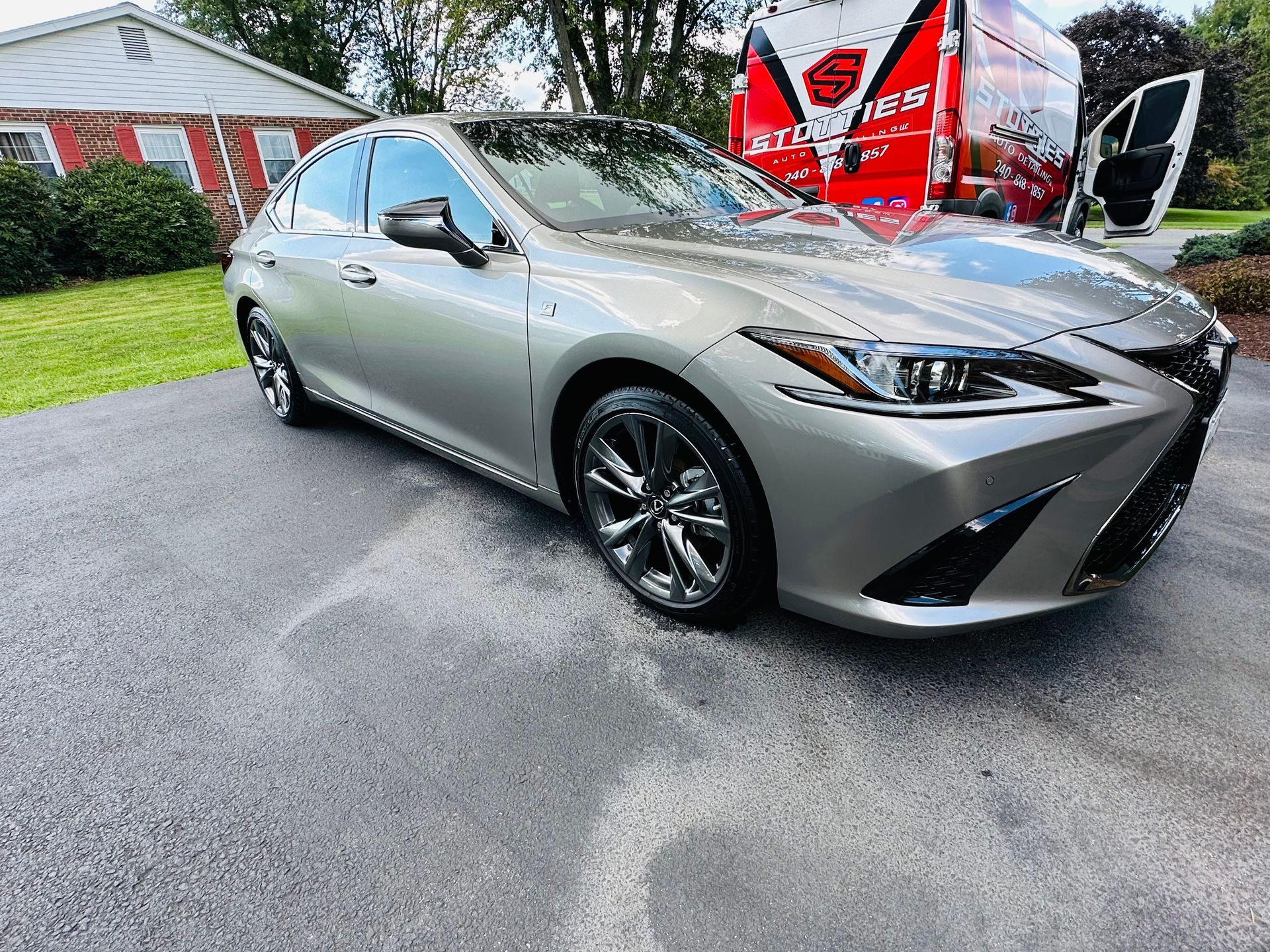 Detail Lexus