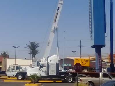 GRÚAS EL RAYO - Grúas para montaje