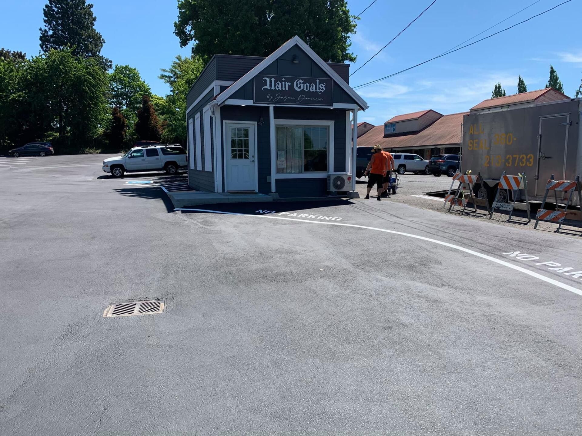 A small building with the word hair salon on it