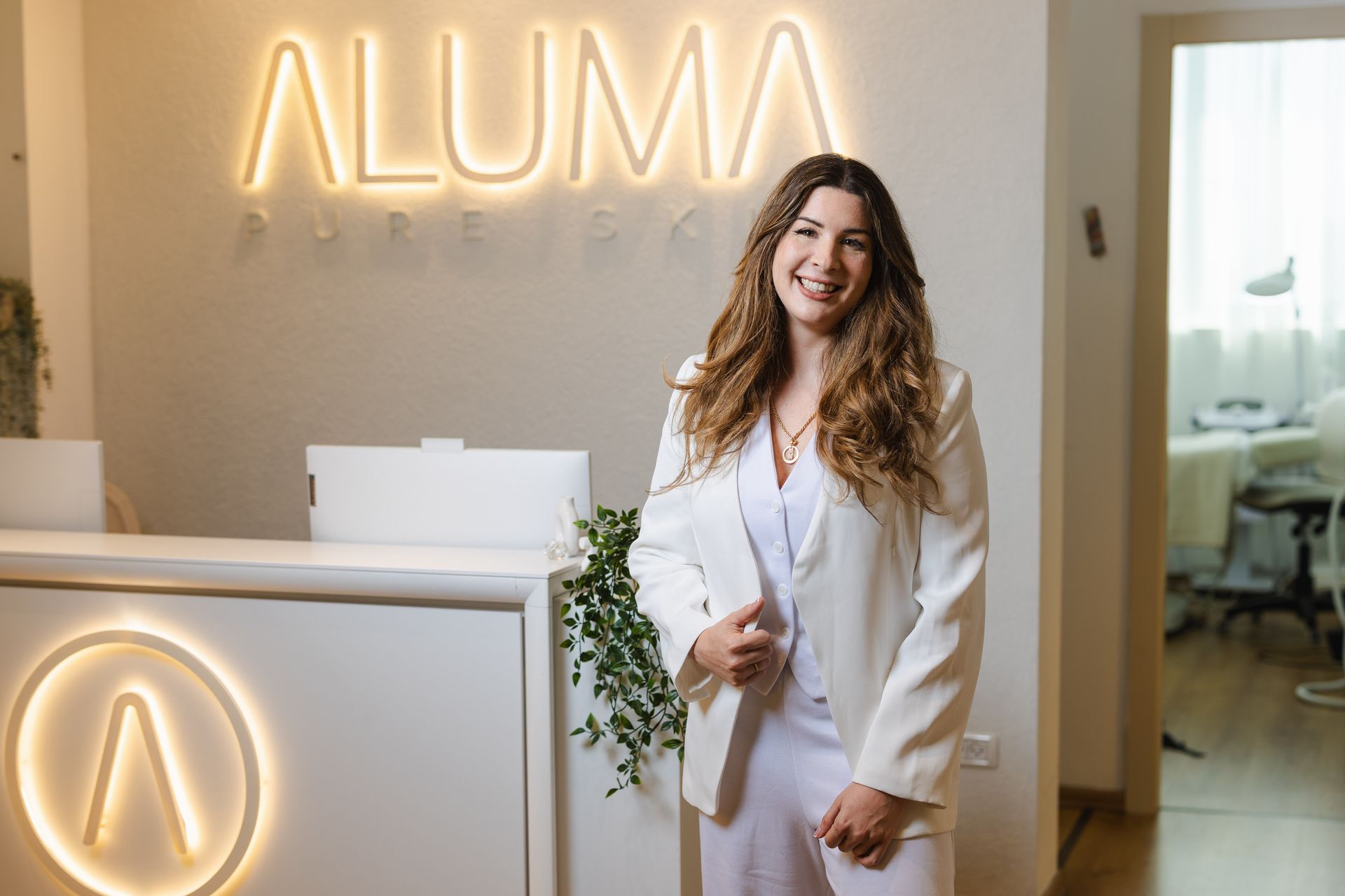 מוצרי ALUMA Pure Skin כחלק מתשתית ייצור ישראלית שנולדה מהקליניקה
