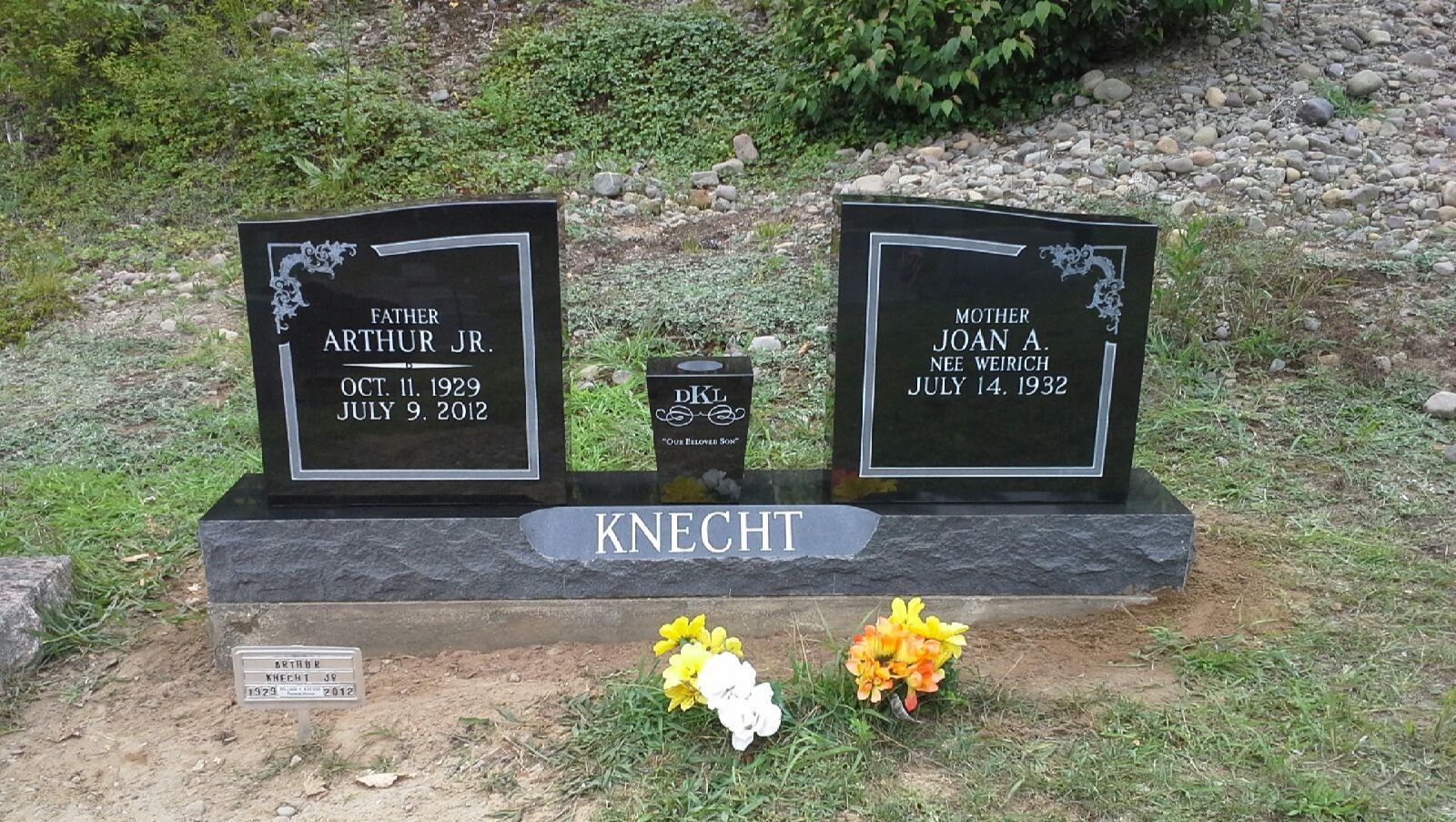A couple of graves with the name knechi on it