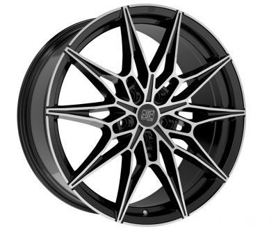 Un primo piano di una ruota nera e argento su uno sfondo bianco.
