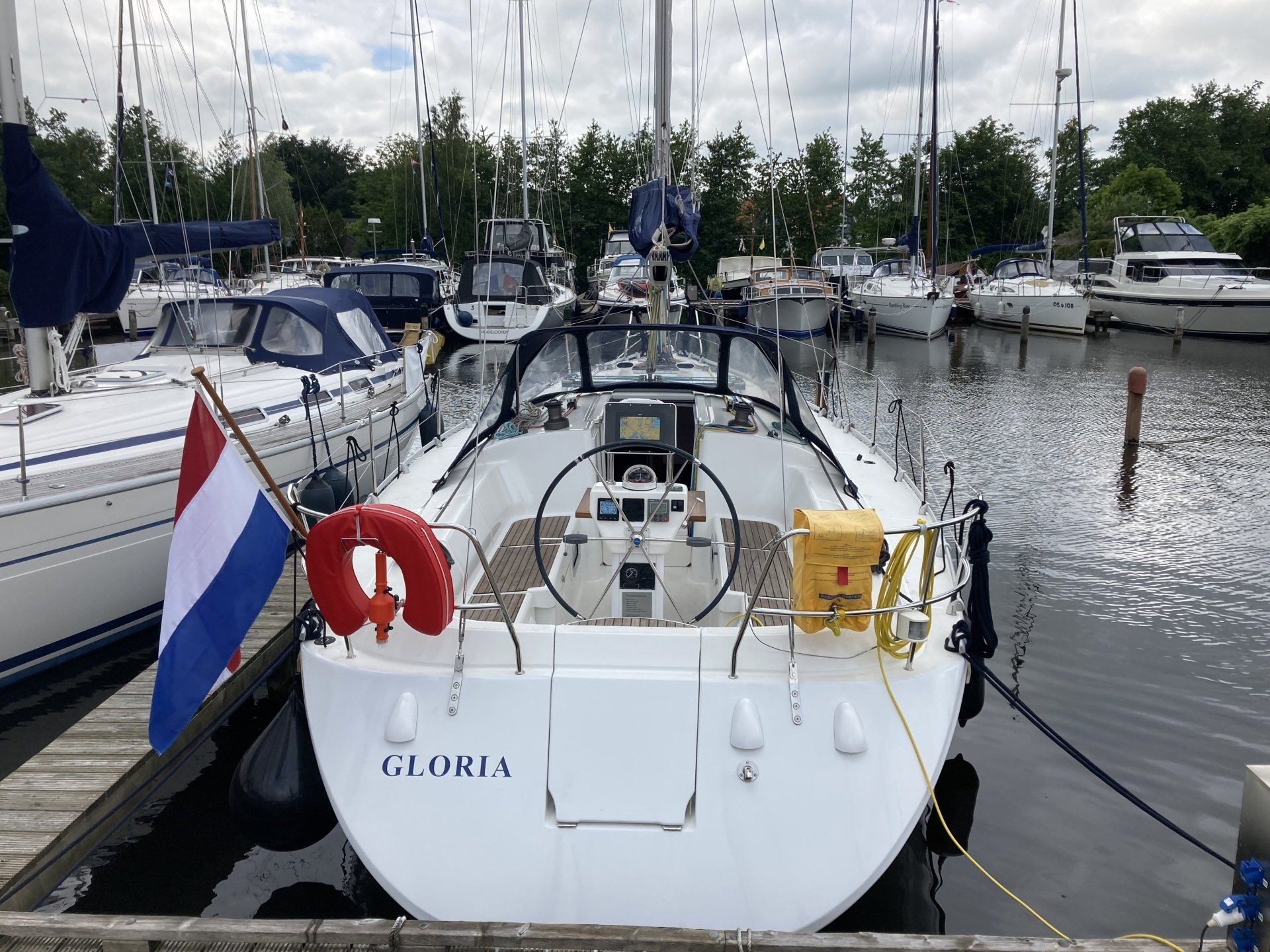 Witte zeilboot 
