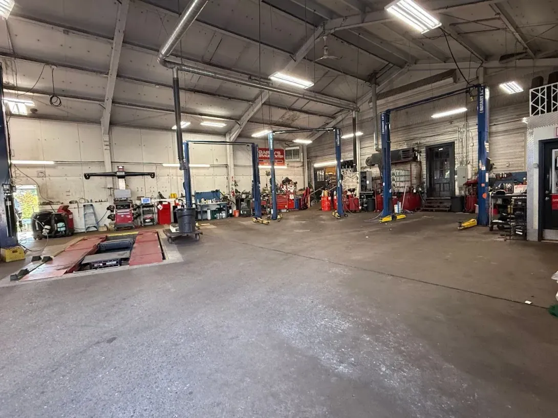 Wide View Of Fleet Service Repair Shop Interior | Garry's Service Center