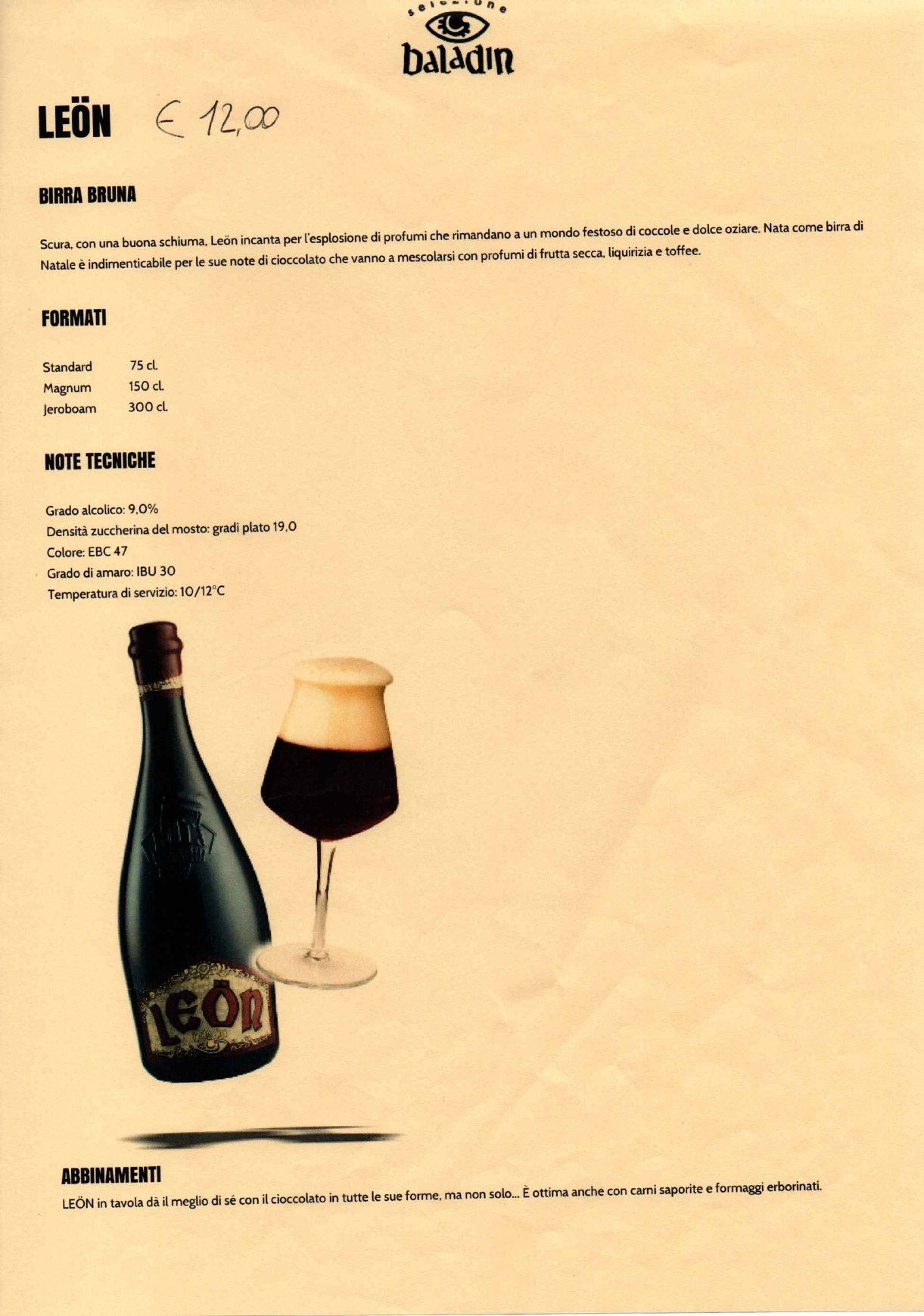 Bottiglia e bicchiere di birra su un'etichetta beige con testo e un piccolo logo.