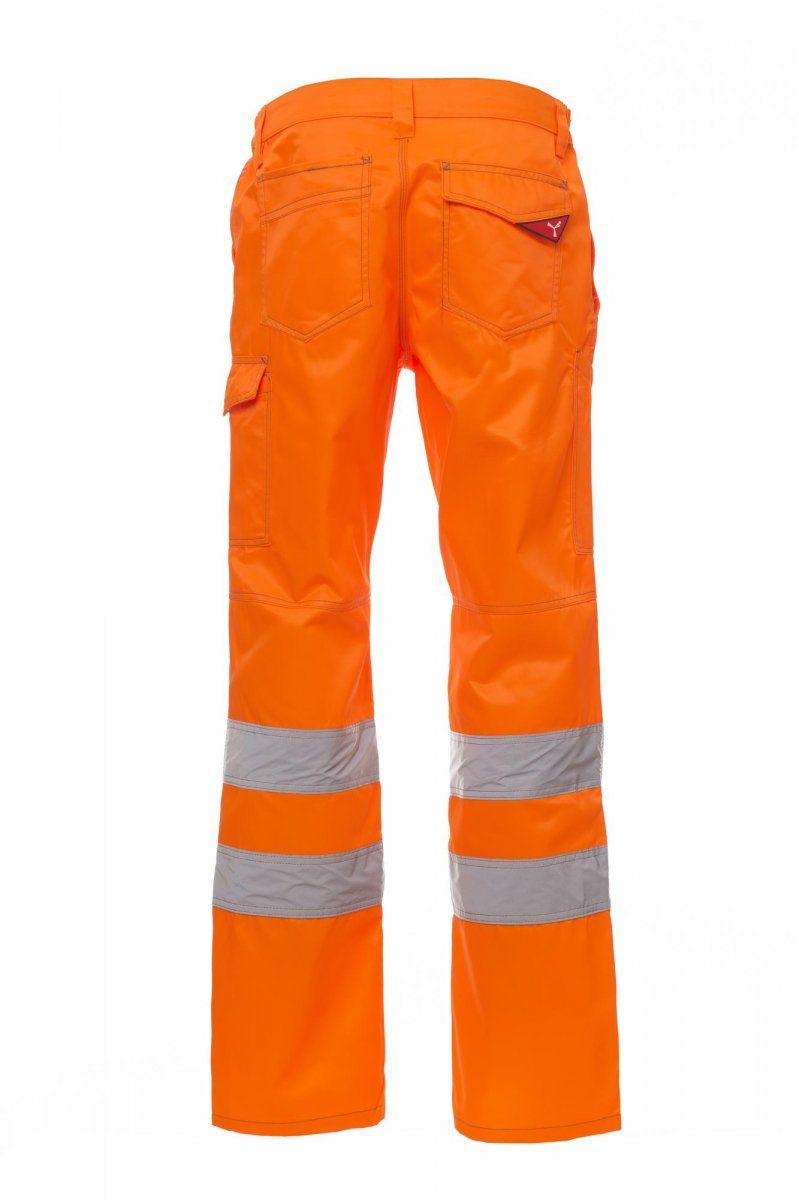 Pantaloni da lavoro arancioni ad alta visibilità con strisce argentate riflettenti e tasche posteriori.