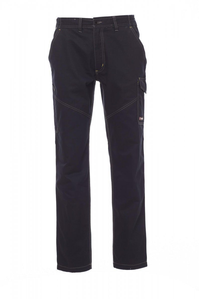 Pantaloni cargo neri con numerose tasche, mostrati frontalmente su sfondo bianco.