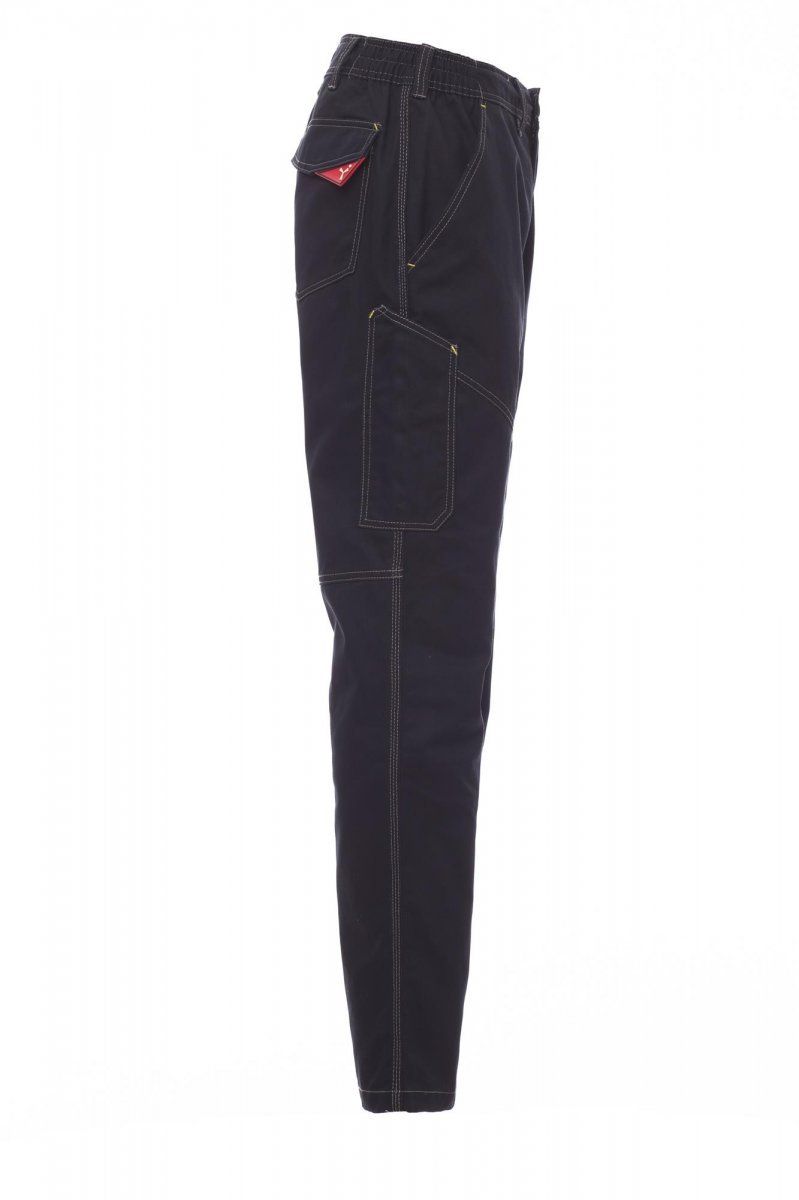 Jeans skinny neri con cuciture a vista e una piccola etichetta rossa, mostrati su sfondo bianco.