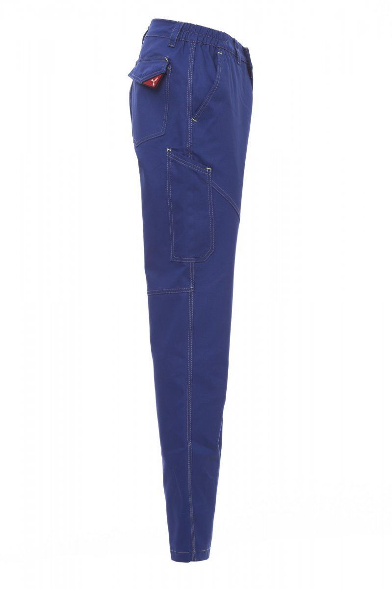 Pantaloni cargo blu isolati su sfondo bianco