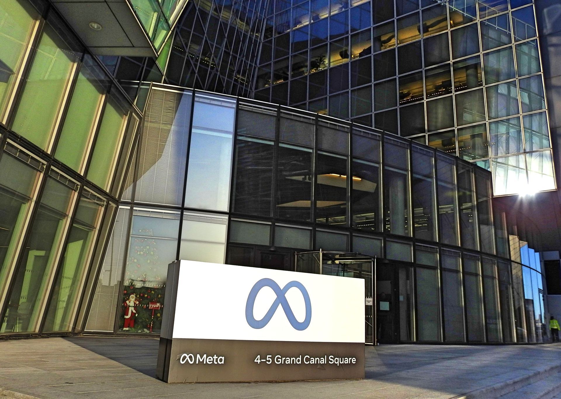A large building with a sign that says meta on it